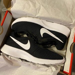 Womens Nike Tanjun NWT